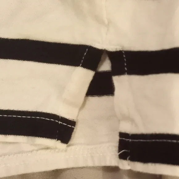 5 FOR $20. Old navy med striped 3/4 blouse - Picture 4 of 4